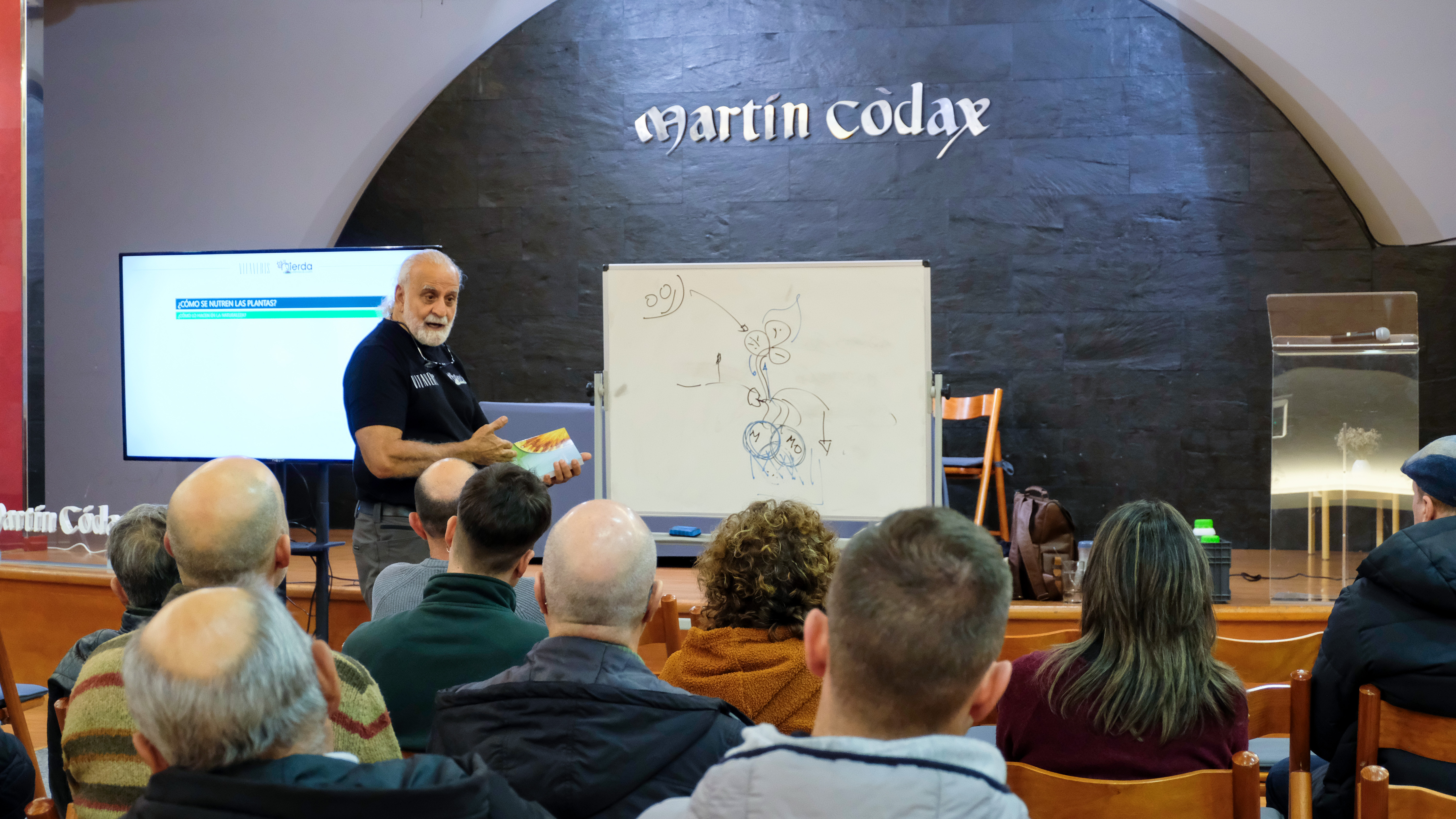 Cuidar el suelo para cuidar el viñedo: jornada de viticultura regenerativa